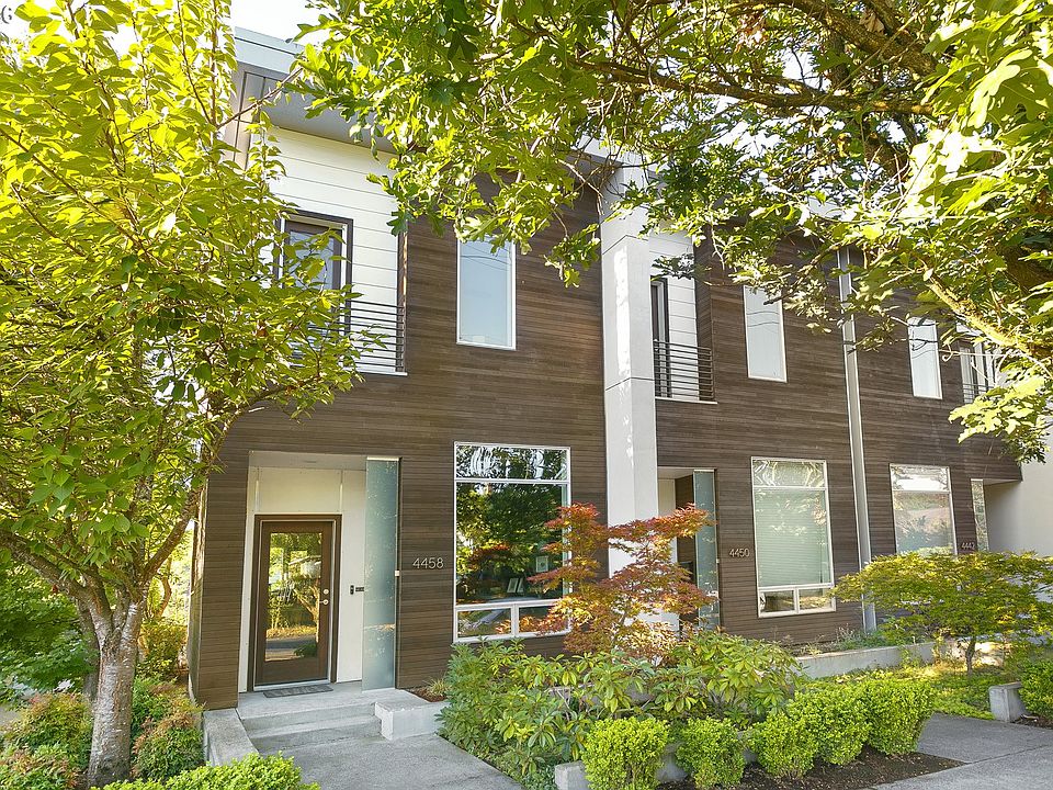 1st image of 4458 SE Stark St #1
