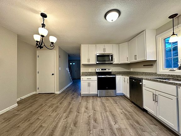 5th image of 31 Douglas Dr #31D