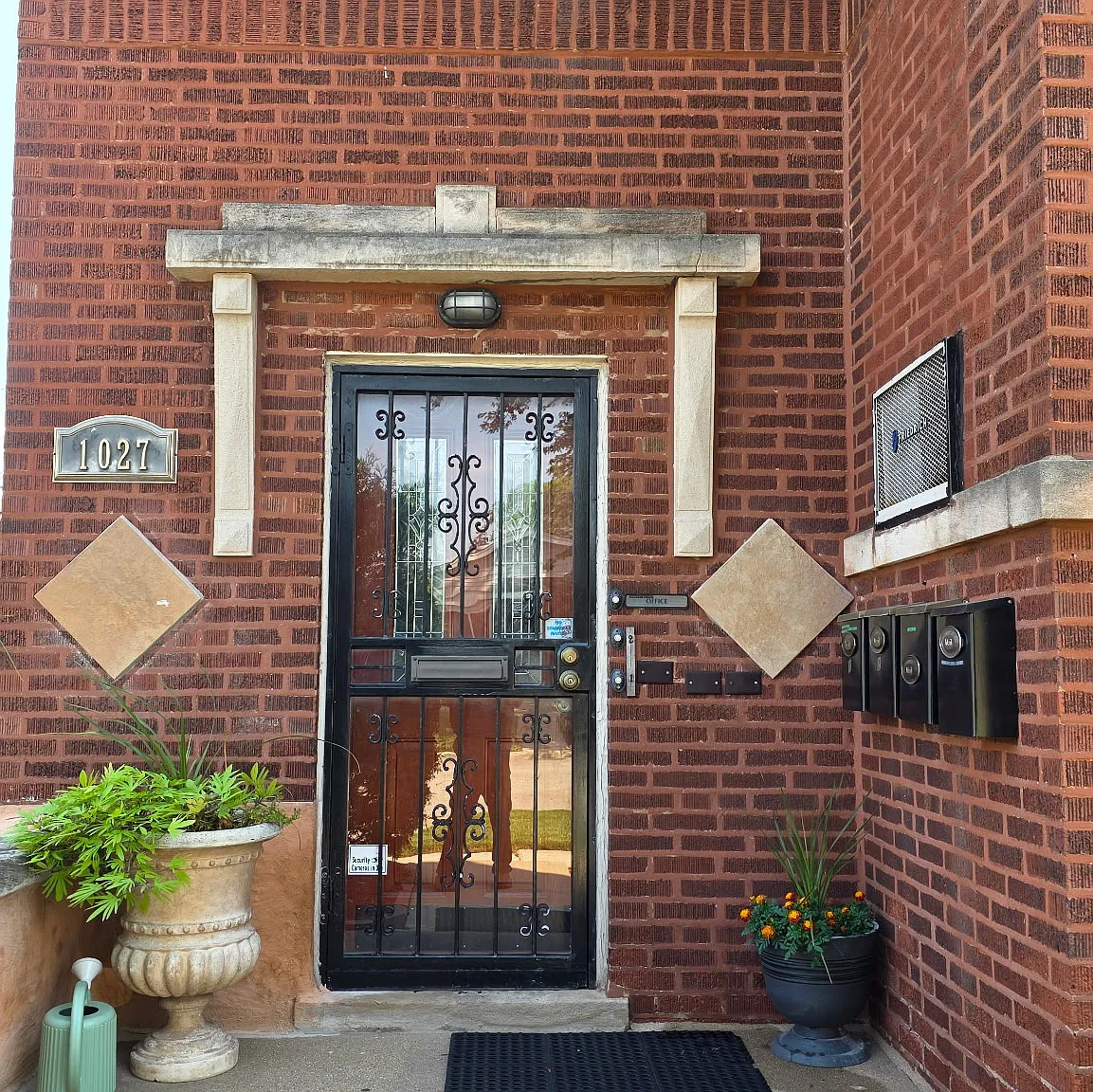 2 bed, 1200 sqft, $2,200 — Photo 3