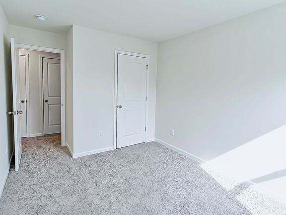 5th image of 31 Sunriff Ct #1