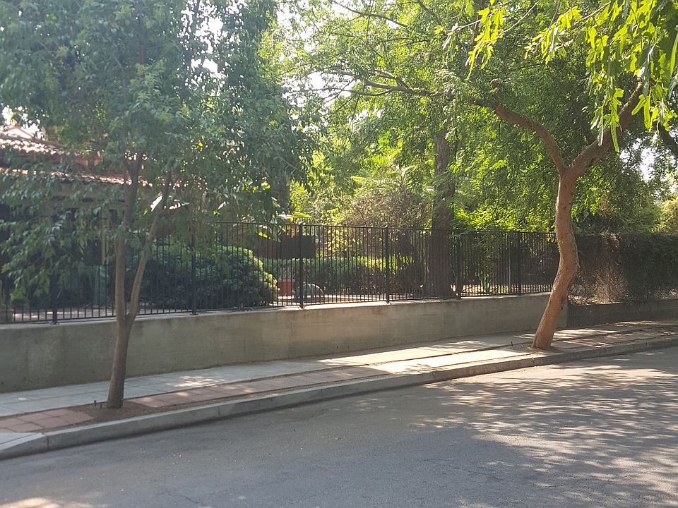 2nd image of 548 N Yosemite Ave