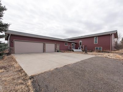 516 1st Ave SW, Dickinson, ND, 58601