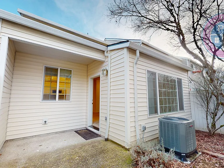 14439 SE Oregon Trail Dr — Photo 1