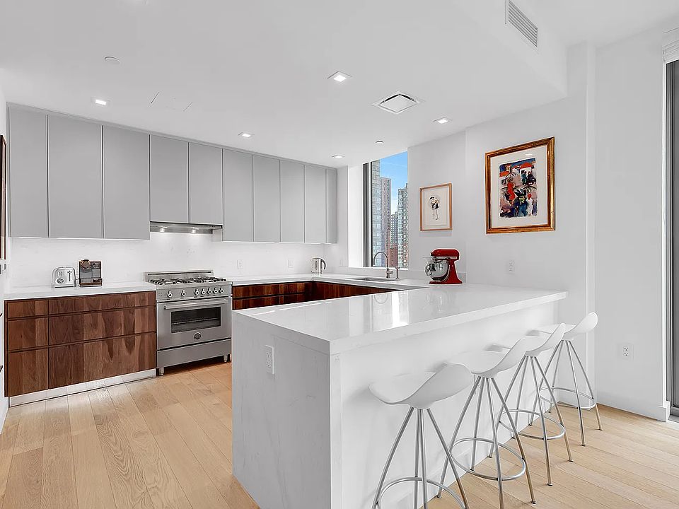 1st image of 360 E 89th St APT 14A