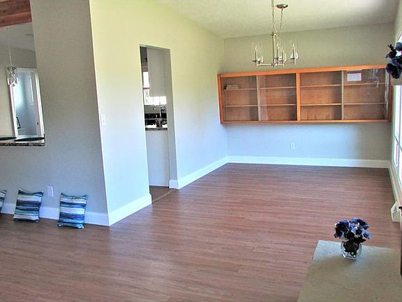 5th image of 1524 Parkhill Dr