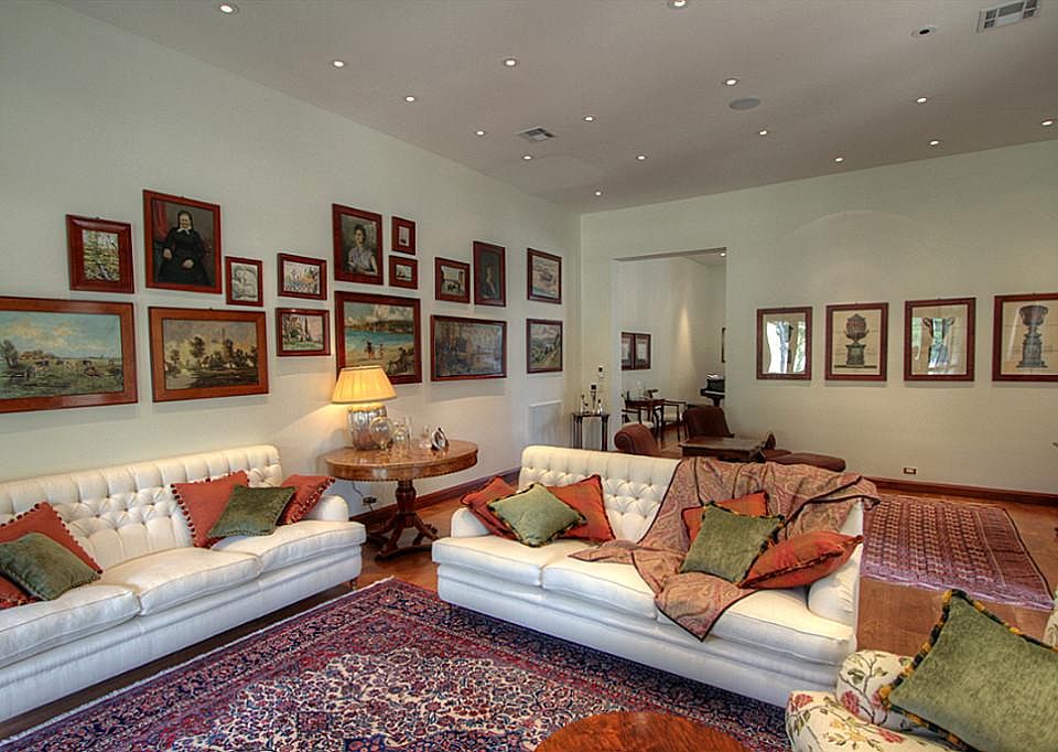 The "Summer Room" is just beyond the Winter Room and has a light feel