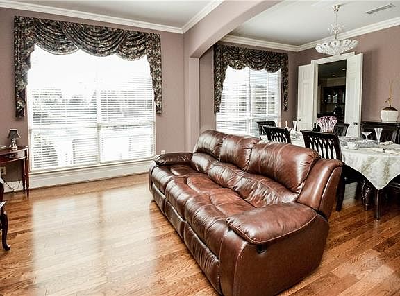 4th image of 4004 Nicole Dr