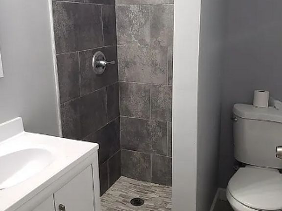 3rd image of 1800 W Montgomery Ave Unit 1R
