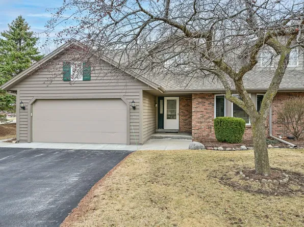 101 Deer Ridge DRIVE, West Bend, WI 53095