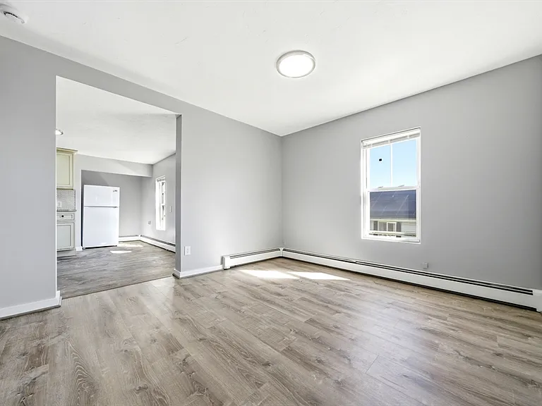 29-31 Auburn St #1R — Photo 9