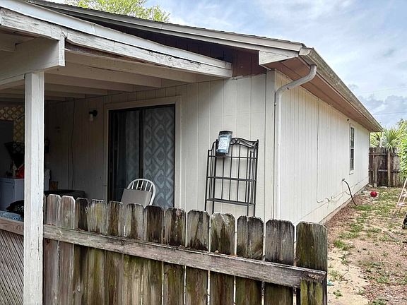 4th image of 3405 Green Briar Cir