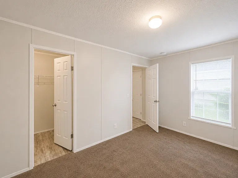 2 E Manor St #2B — Photo 4