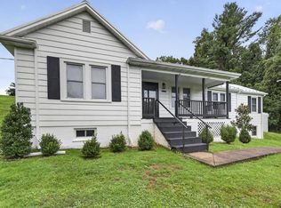 32002 Hollyfield Rd, Damascus, VA 24236