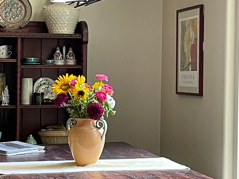 Family friendly space with enough room for guests.