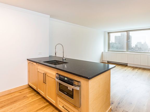 4th image of 201 E 86th St #24BB