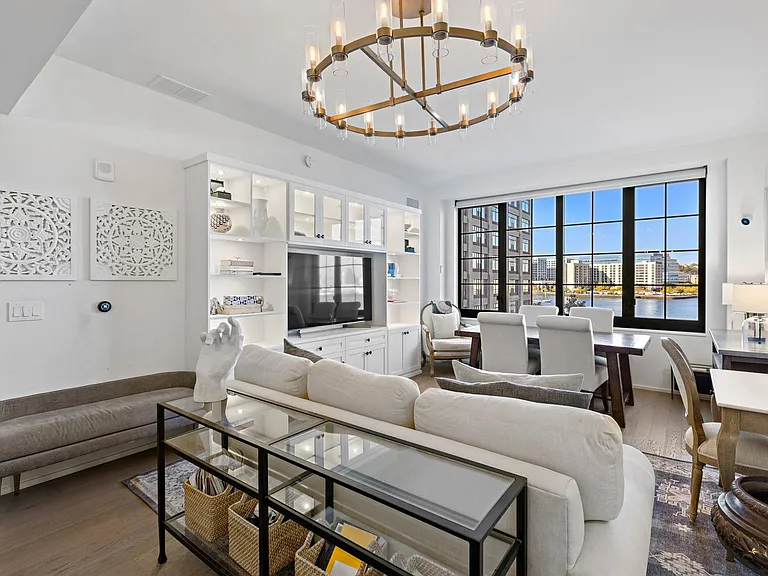 1425 Hudson St #4I — Photo 3