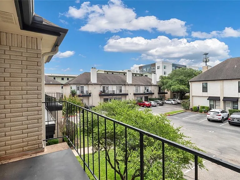 1307 Kinney Ave #110 — Photo 16