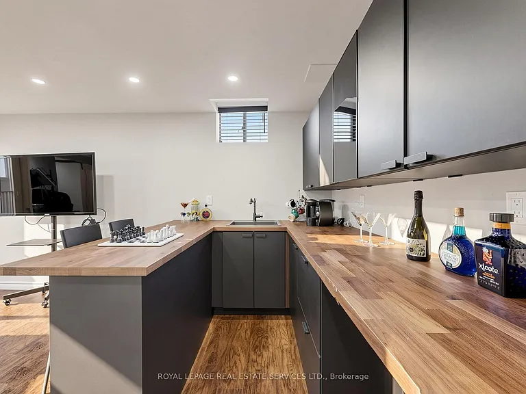 1158 Atkins Dr — Photo 42