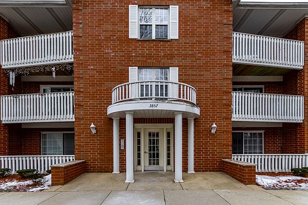 1st image of 3857 N Harlem Ave APT 301A