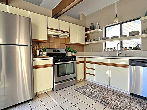 4th image of 1241 Ballantrae Pl APT E
