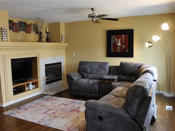 3rd image of 2505 NW Heritage Ave