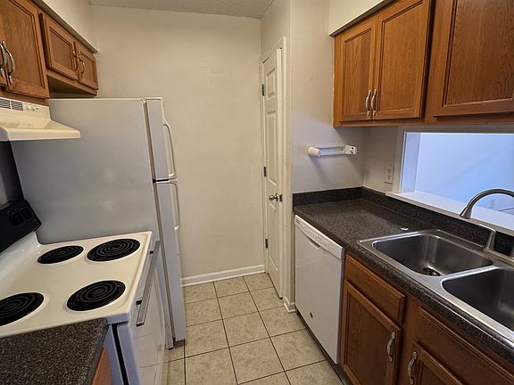 4th image of 201 W Esplanade Ave APT 1