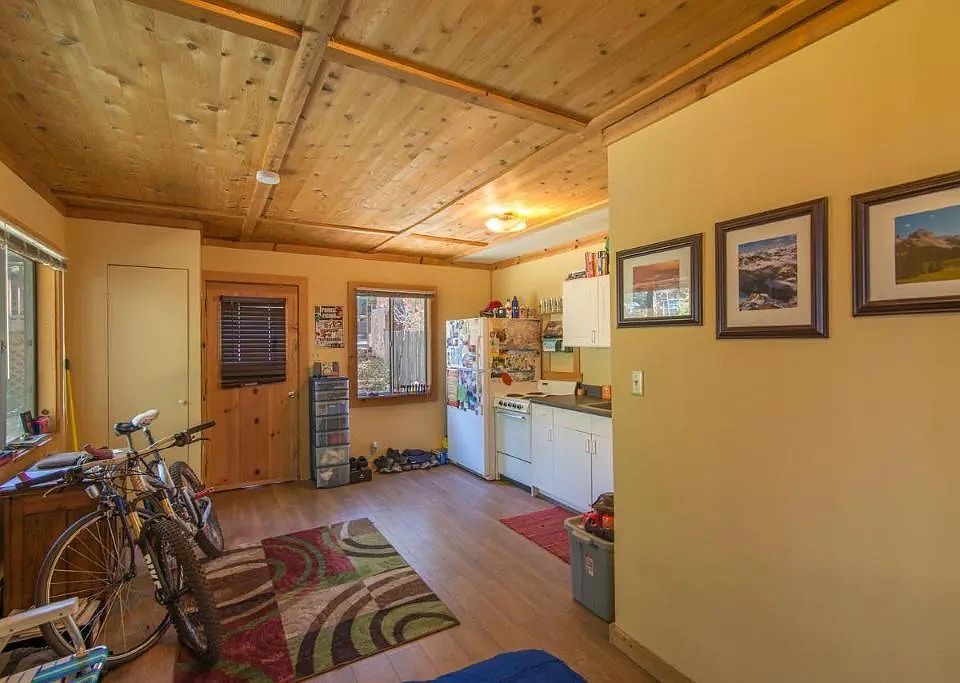 2nd image of 613B Midiron Ave