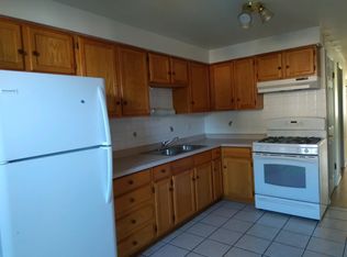 305 8th St #1B, Wheeling, IL 60090