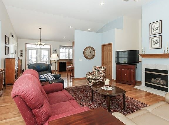 5th image of 541 Woodhill Dr