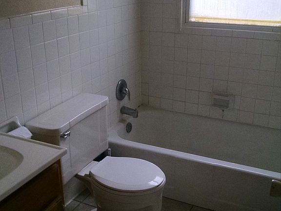 2933 High-Bathroom_04272015