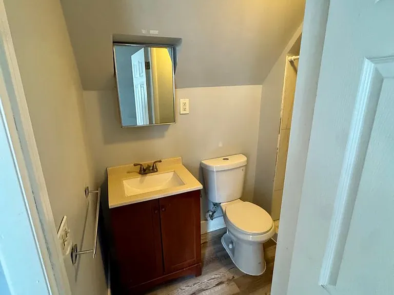 1810 Brownsville Rd — Photo 46