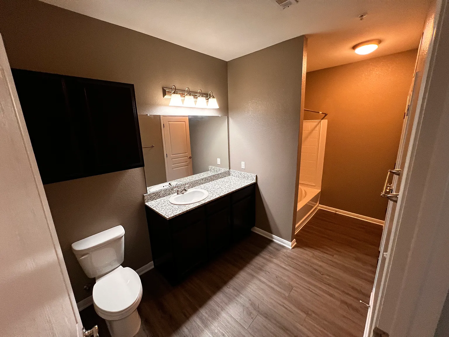 1 bed, 826 sqft, $979 — Photo 4