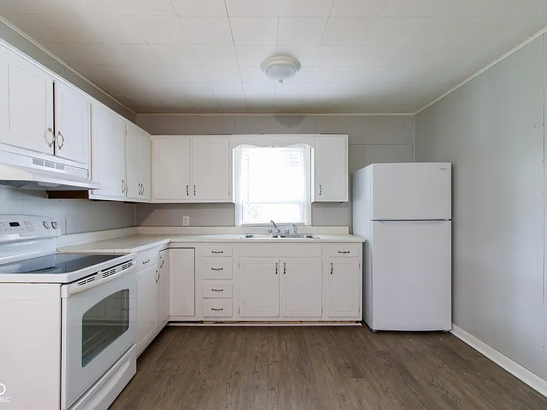 4430 N Longworth Ave — Photo 7
