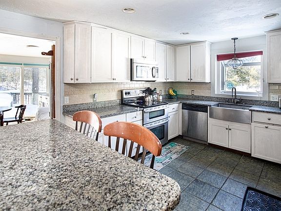 5th image of 27 Howard Dr