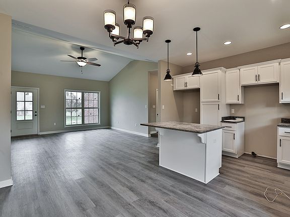 2nd image of 3186 Squire Cir