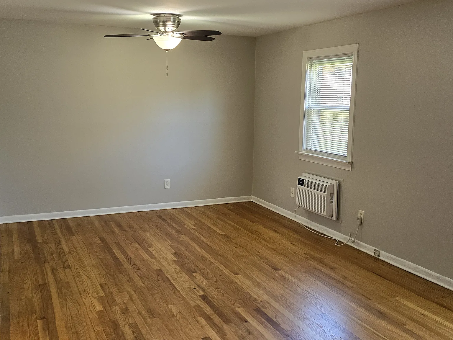1 bed, 604 sqft, $900 — Photo 2