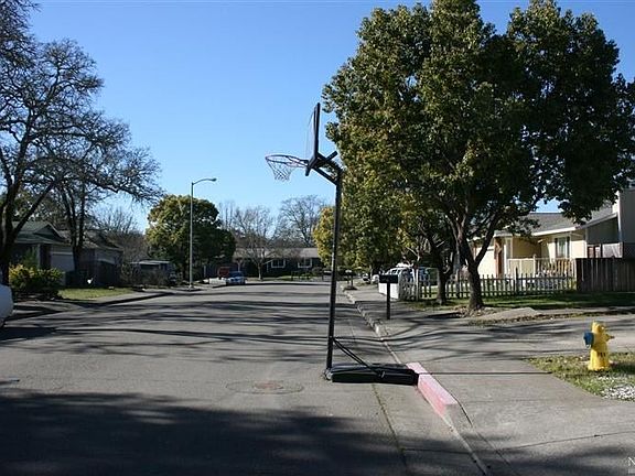 5th image of 923 Ventnor Ave