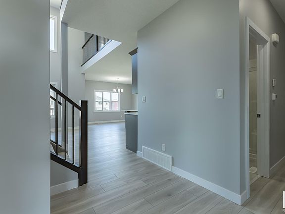 3rd image of 4964 Hawthorn Pl