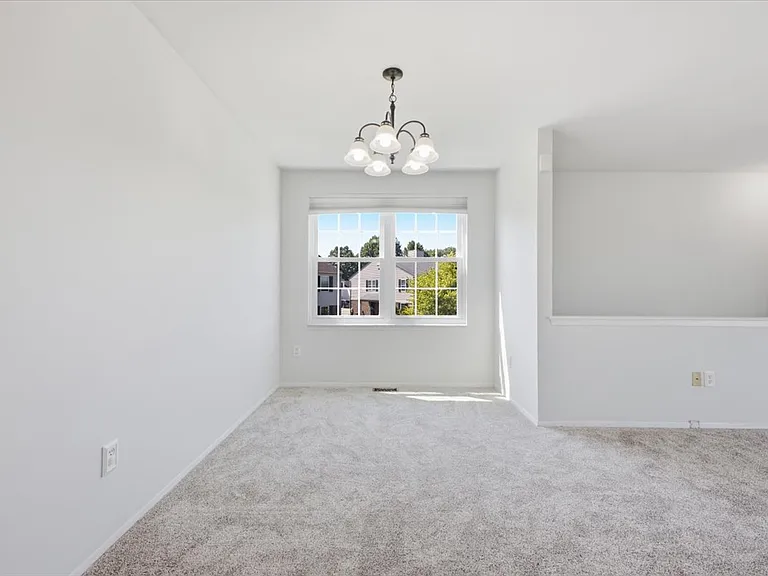 15820 Newport Dr — Photo 9