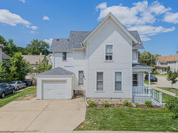 3 Madison St, Algonquin, IL 60102