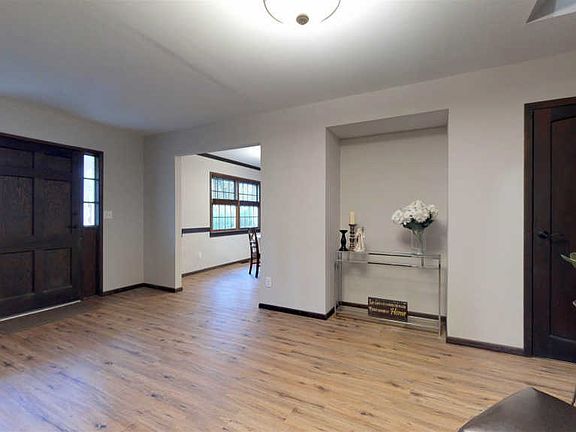 5th image of 2846 Barlow St