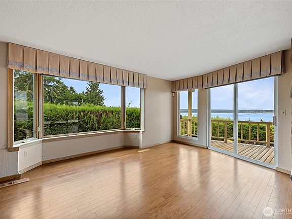 4th image of 6107 Hawthorne Terrace NE
