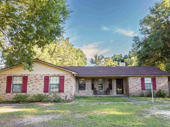 5905 Castle Dr, Milton, FL 32570