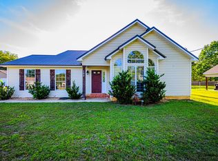 102 Broxton Ct, Headland, AL 36345