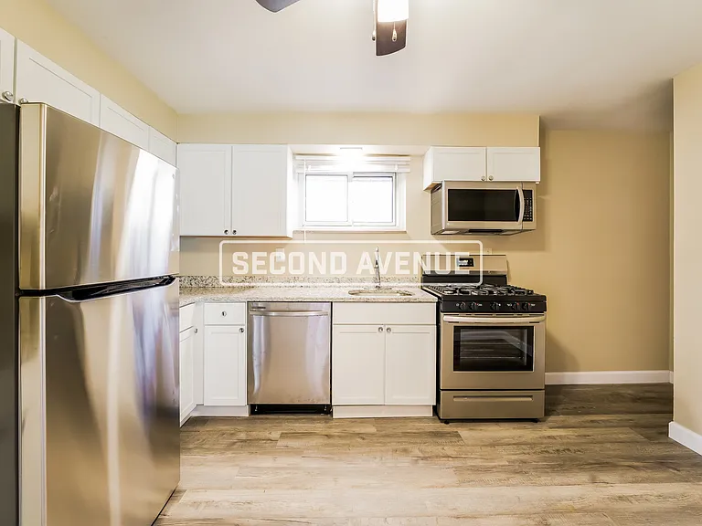 465 Willow Ave — Photo 3