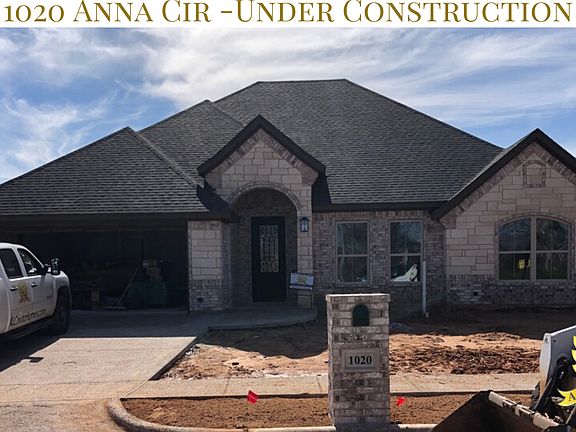 1020 Anna Cir