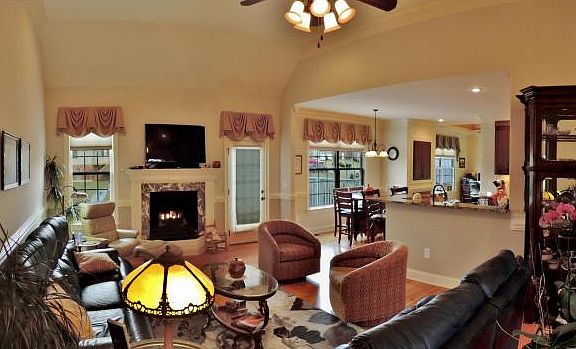 4th image of 175 Thistledown Cir