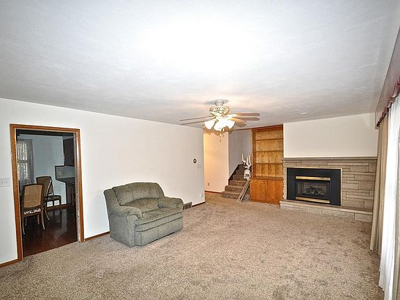 4th image of 100 Redwood Dr