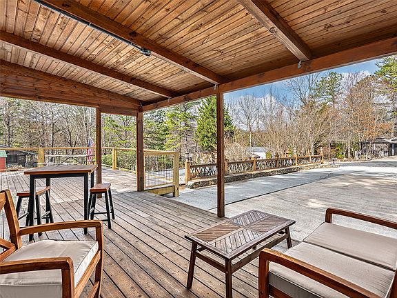 3rd image of 30 Boulder Drive
