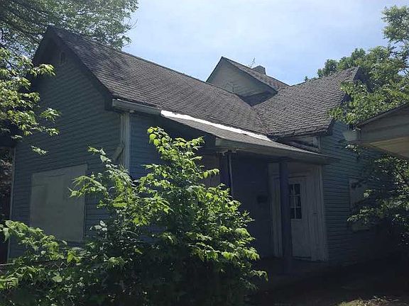 3rd image of 1308 N Pershing Ave